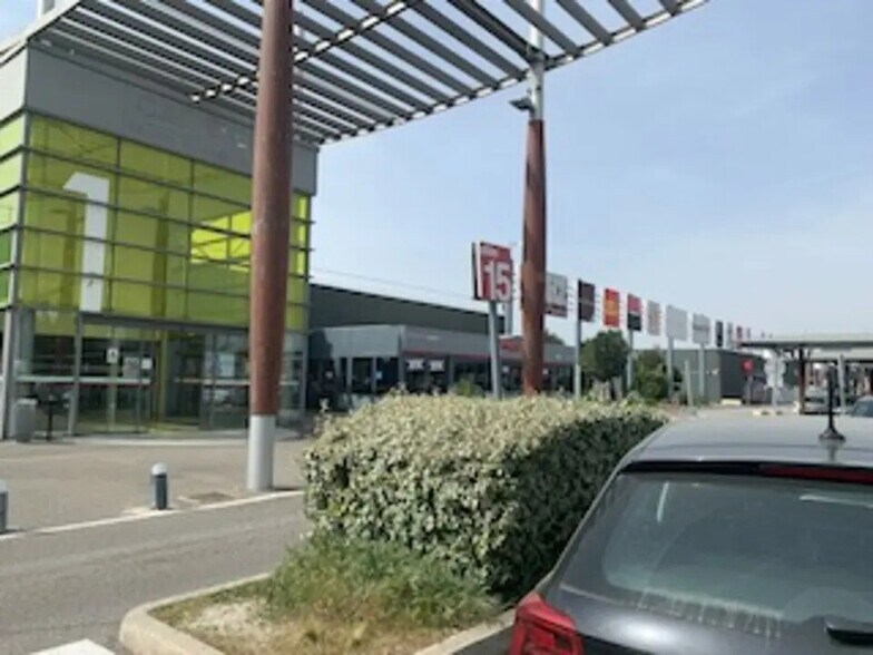 Local commercial dans Avignon à louer - Photo de l’immeuble – Image 2 sur 5