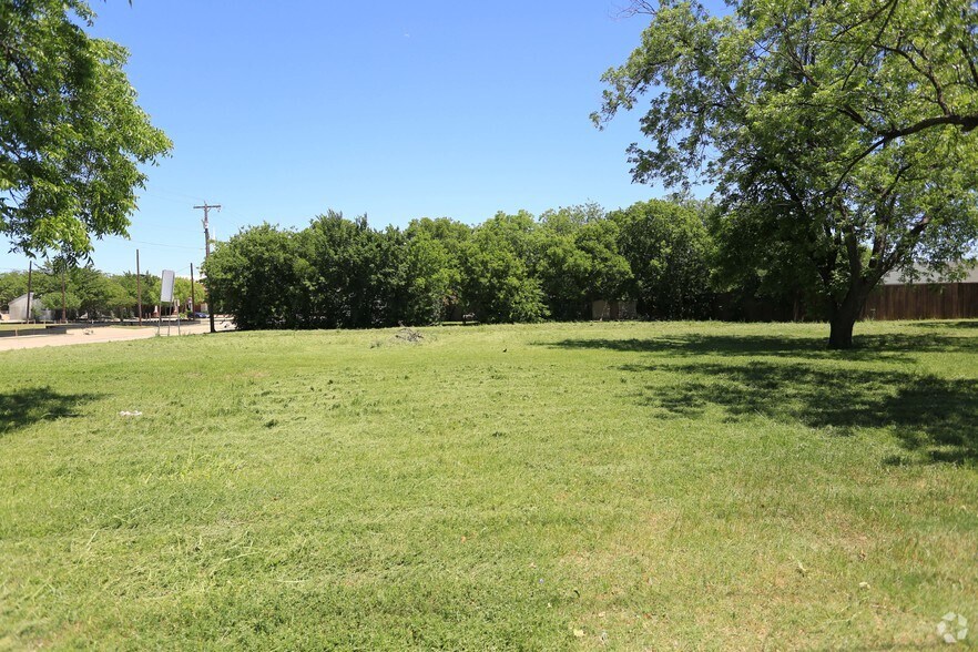 208 E Church St, Lewisville, TX à vendre - Photo principale – Image 3 sur 4