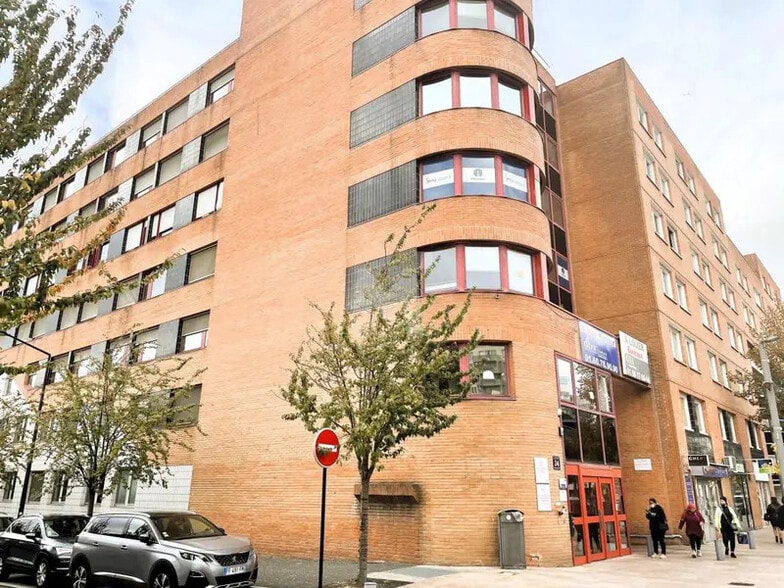 Bureau dans Évry-Courcouronnes à vendre - Photo de l’immeuble – Image 2 sur 7