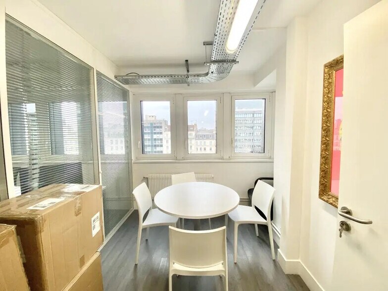 Bureau dans Neuilly-sur-Seine à louer - Photo de l’immeuble – Image 2 sur 7