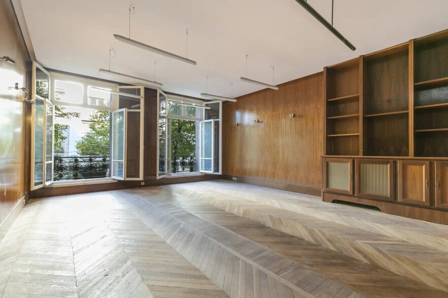 45 Avenue Victor Hugo, Paris à vendre - Photo de l’immeuble – Image 1 sur 19