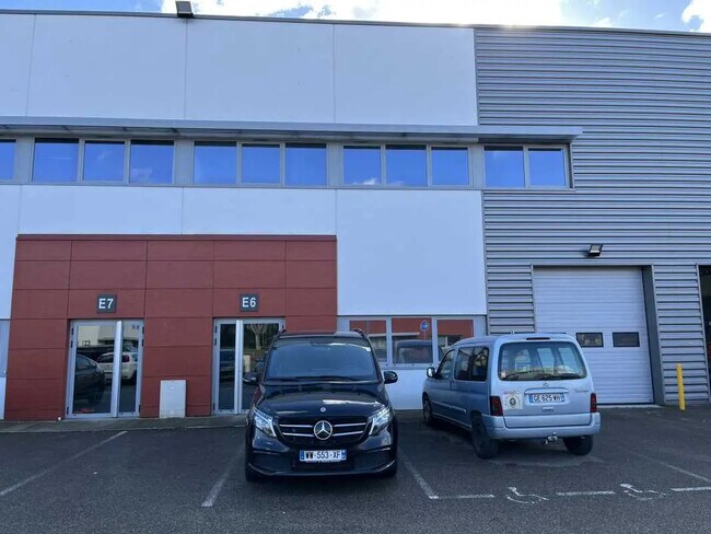 Plus de détails pour 50 Rue Jean Zay, Saint-Priest - Bureau, Local d'activités à louer