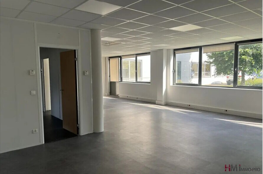 Bureau dans Bois-Guillaume à louer - Photo de l’immeuble – Image 3 sur 9