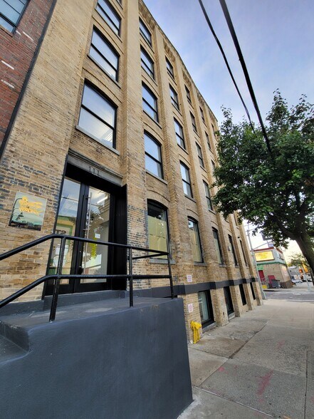 111 Bruckner Blvd, Bronx, NY à louer - Photo de l’immeuble – Image 2 sur 3
