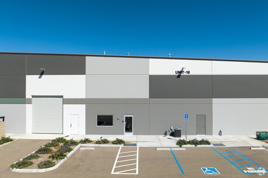 9841D Bartlett Ave, Adelanto, CA à vendre - Photo de l’immeuble – Image 2 sur 8