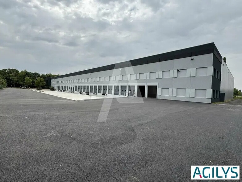 27 Rue Des Cerisiers, Lisses à louer - Photo de l’immeuble – Image 3 sur 7