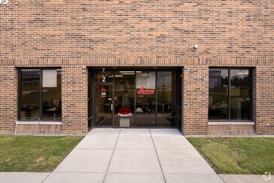 905 Lakeside Dr, Gurnee, IL à louer - Photo de l’immeuble – Image 3 sur 4