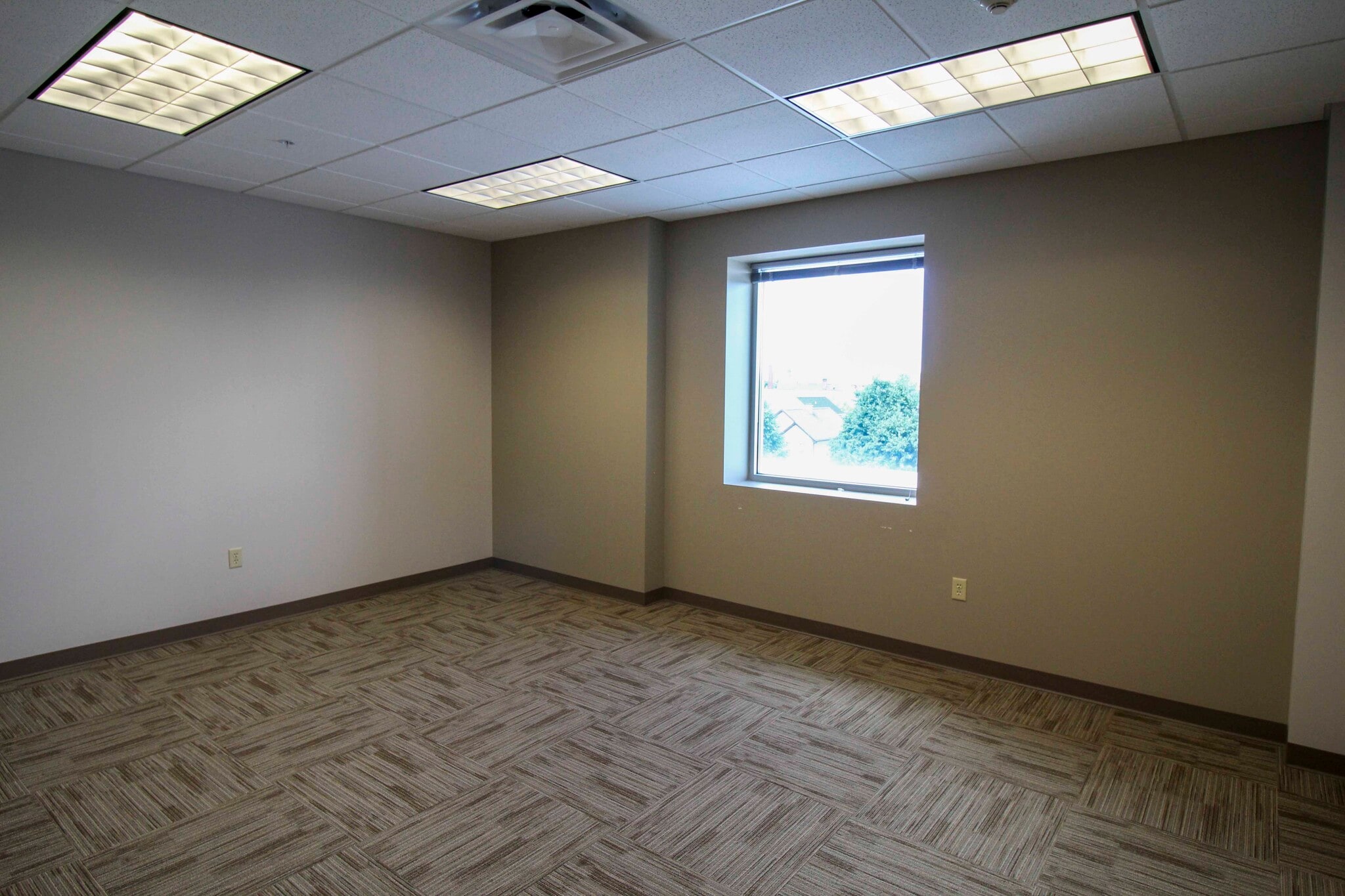 425 Michigan Ave, Buffalo, NY à louer Photo intérieure– Image 1 sur 21