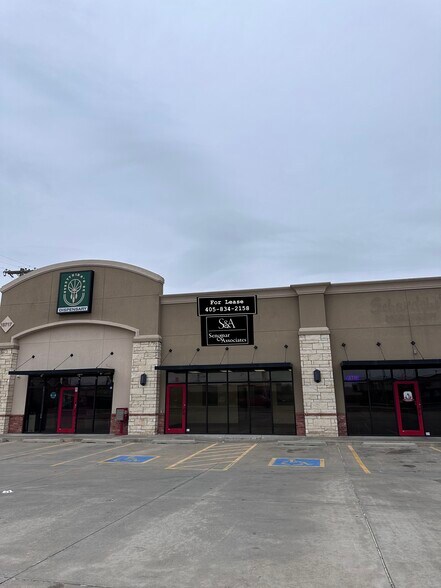 10717 N May Ave, The Village, OK à louer - Photo de l’immeuble – Image 3 sur 11