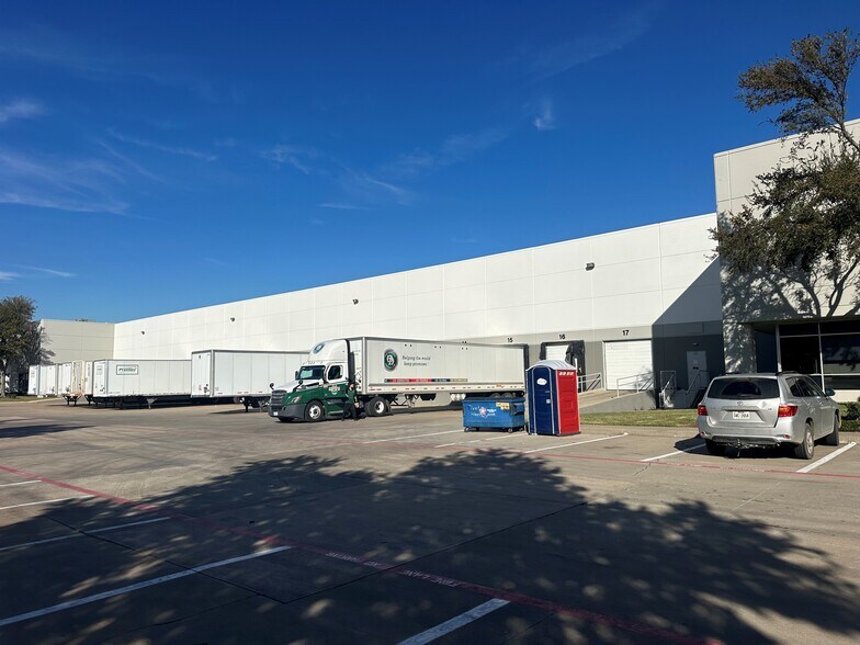 2890 114th St, Grand Prairie, TX à louer - Photo de l’immeuble – Image 3 sur 7