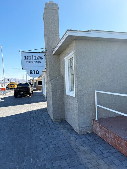 810 E Charleston Blvd, Las Vegas, NV à vendre - Photo de l’immeuble – Image 2 sur 11