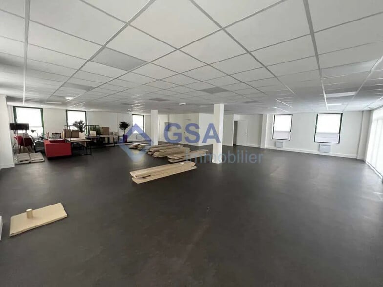 Bureau dans Viry-Châtillon à louer - Photo intérieure – Image 2 sur 12