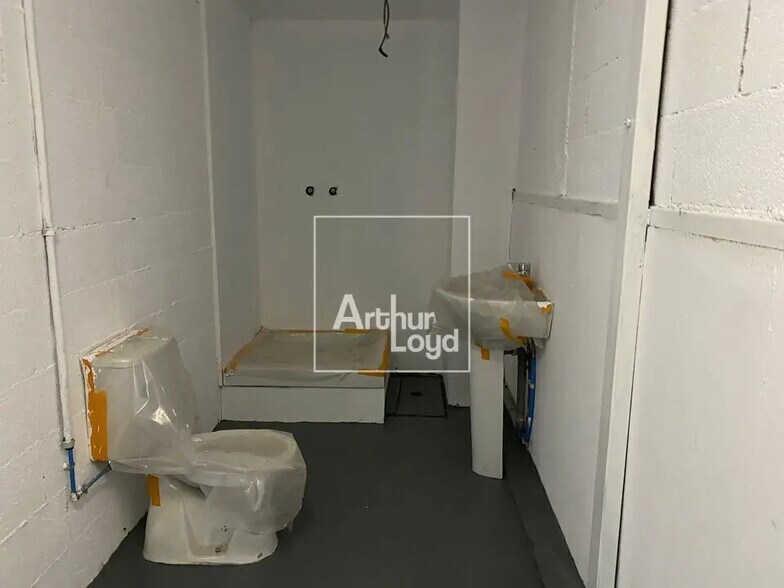 Local d’activités dans Montereau-Fault-Yonne à louer - Photo de l’immeuble – Image 3 sur 7