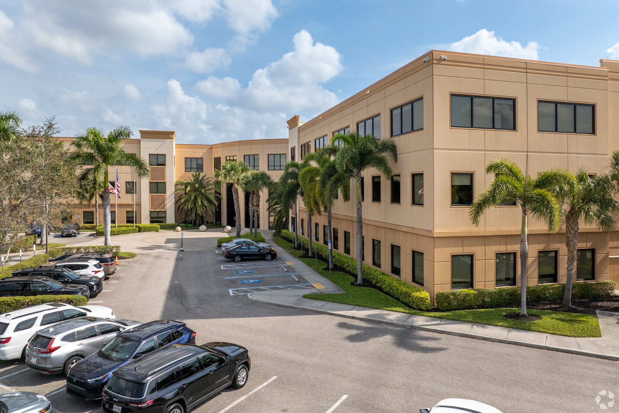 12651 Gateway Blvd, Fort Myers, FL à louer Photo de l’immeuble– Image 1 sur 6