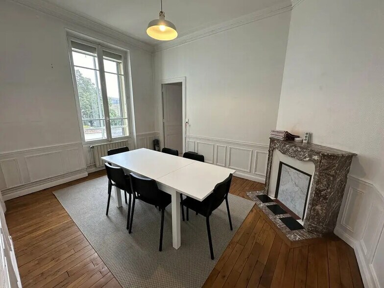 Bureau dans Reims à louer - Photo de l’immeuble – Image 3 sur 8