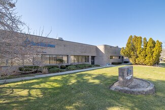 Plus de détails pour 60 Executive Blvd, Farmingdale, NY - Industriel/Logistique à vendre