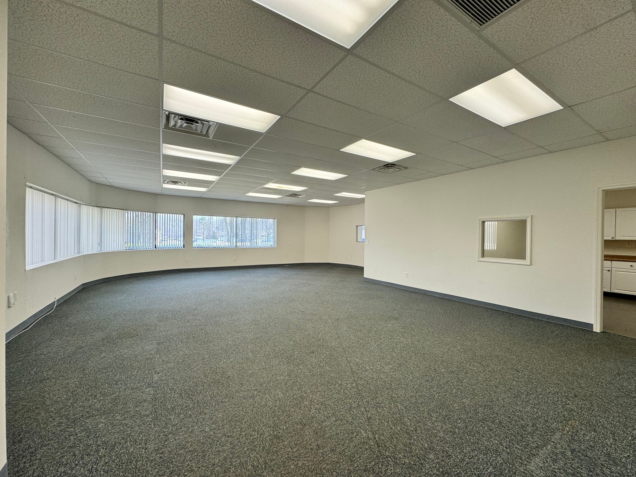 1320 Lincoln Ave, Holbrook, NY à louer Photo intérieure– Image 1 sur 6