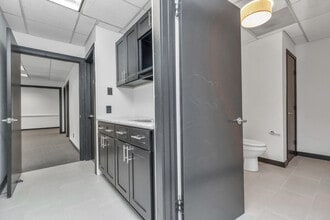 8703 Meadowcroft Dr, Houston, TX à vendre Photo intérieure– Image 1 sur 48