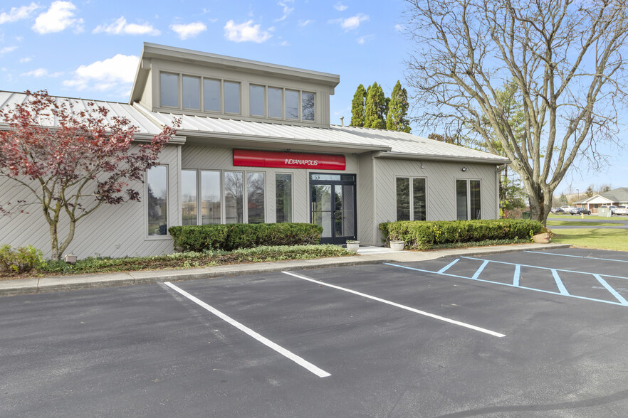 4629 Northwestern Dr, Zionsville, IN à louer - Photo de l’immeuble – Image 2 sur 6