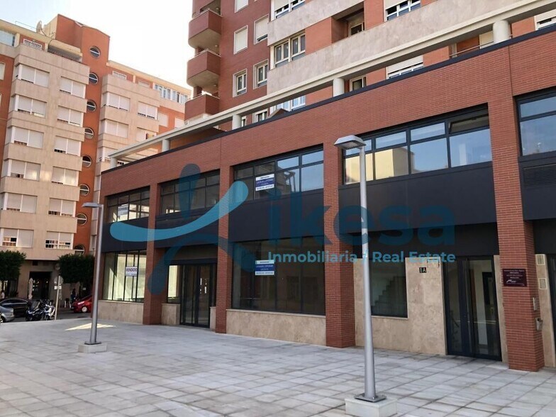 Local commercial dans Almería à vendre - Photo de l’immeuble – Image 2 sur 14