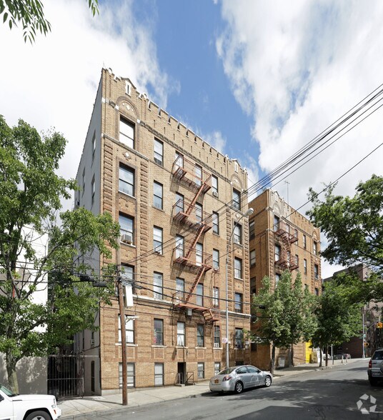 2095 Honeywell Ave, Bronx, NY à vendre - Photo de l’immeuble – Image 2 sur 6