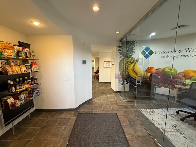 8400 Brookfield Ave, Brookfield, IL à vendre - Photo intérieure – Image 3 sur 14