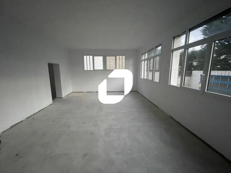 Bureau dans Saint-Maur-des-Fossés à vendre - Photo de l’immeuble – Image 3 sur 7