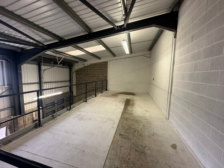 Blackhill Rd, Poole à louer - Photo de l’immeuble – Image 3 sur 3