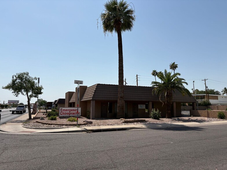 3334 E Indian School Rd, Phoenix, AZ à vendre - Photo principale – Image 1 sur 10
