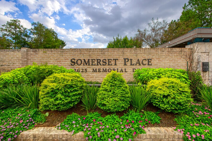 12625 Memorial Drive - SOMERSET PLACE portefeuille de 12 biens à vendre sur LoopNet.fr - Photo de l’immeuble – Image 3 sur 32