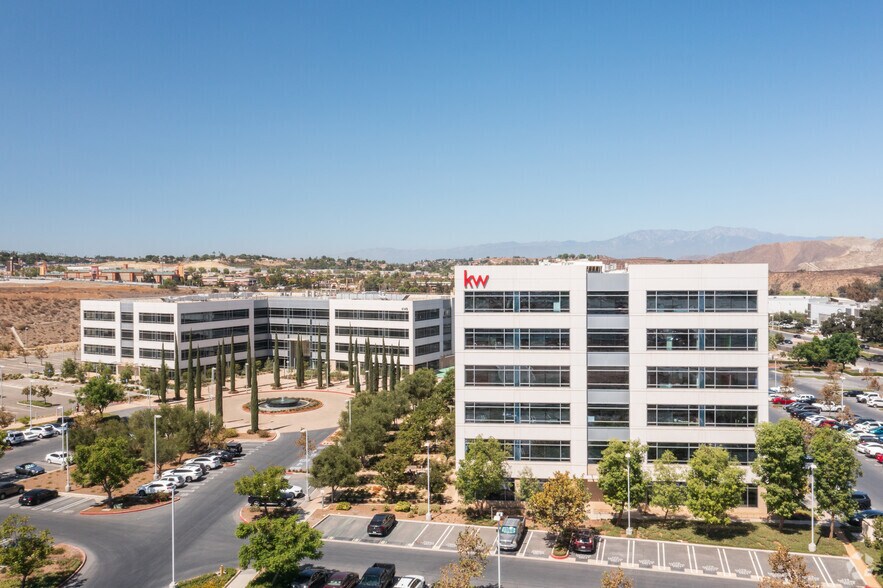 4160 Temescal Canyon Rd, Corona, CA à louer - Photo de l’immeuble – Image 3 sur 9