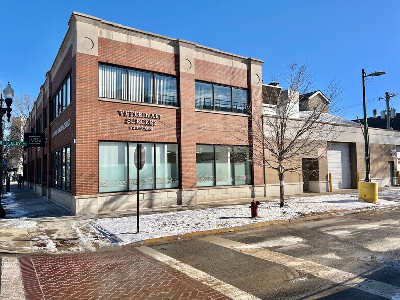 2015-2019 W Irving Park Rd, Chicago, IL à louer - Photo de l’immeuble – Image 3 sur 6
