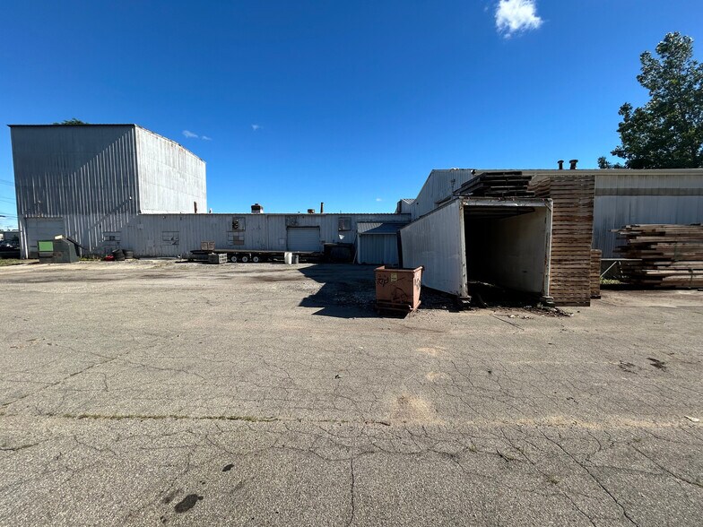 2401 Schumacher Dr, Mishawaka, IN à vendre - Photo de l’immeuble – Image 3 sur 11