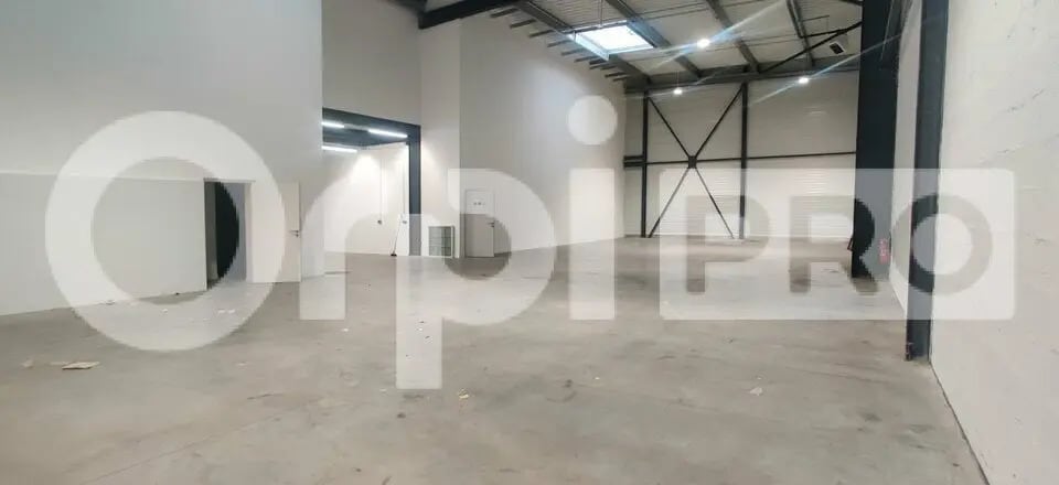 Local d’activités dans Palaiseau à louer - Photo de l’immeuble – Image 3 sur 10