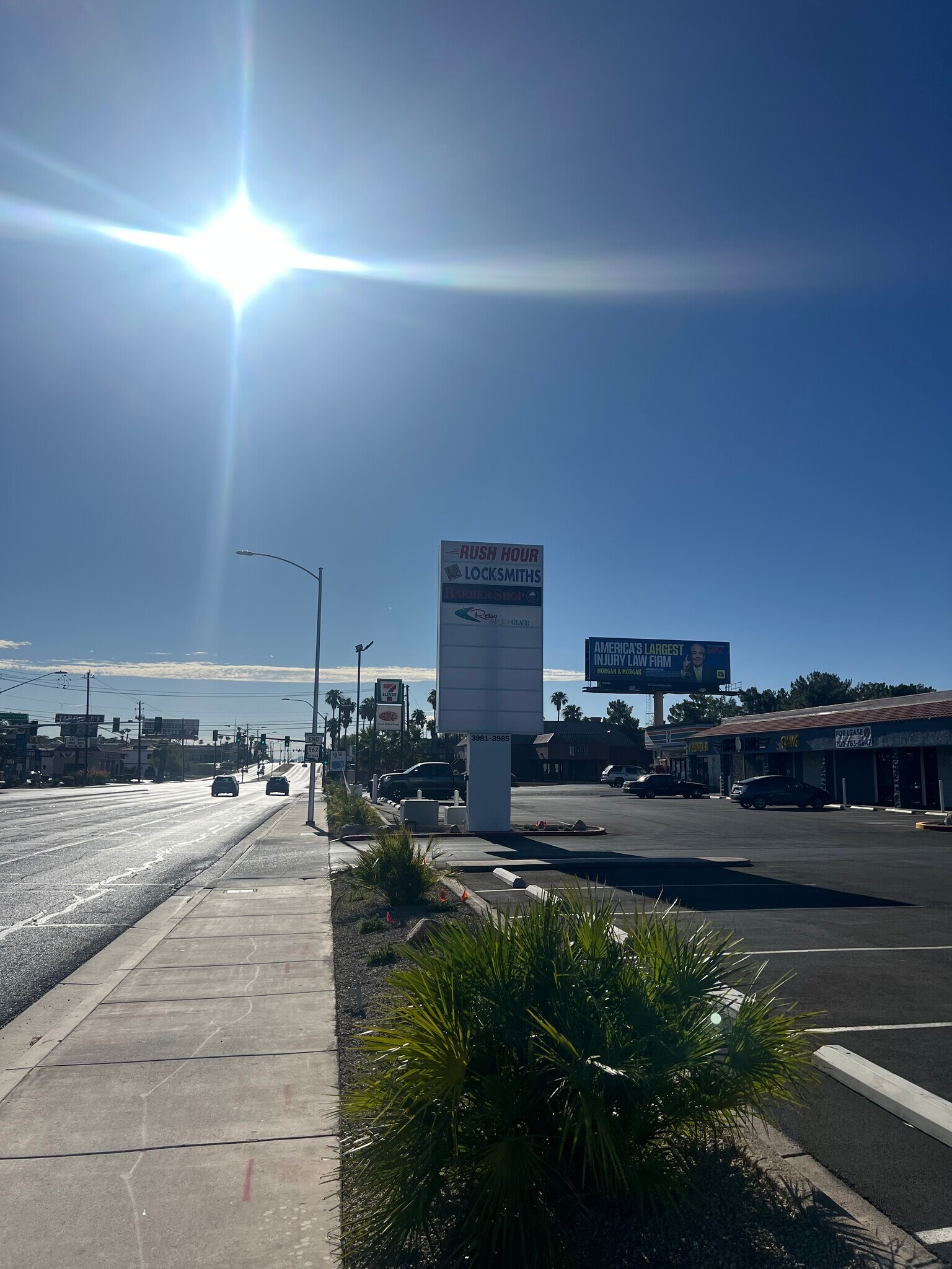 3981-3985 E Sunset Rd, Las Vegas, NV à louer Photo de l’immeuble– Image 1 sur 3