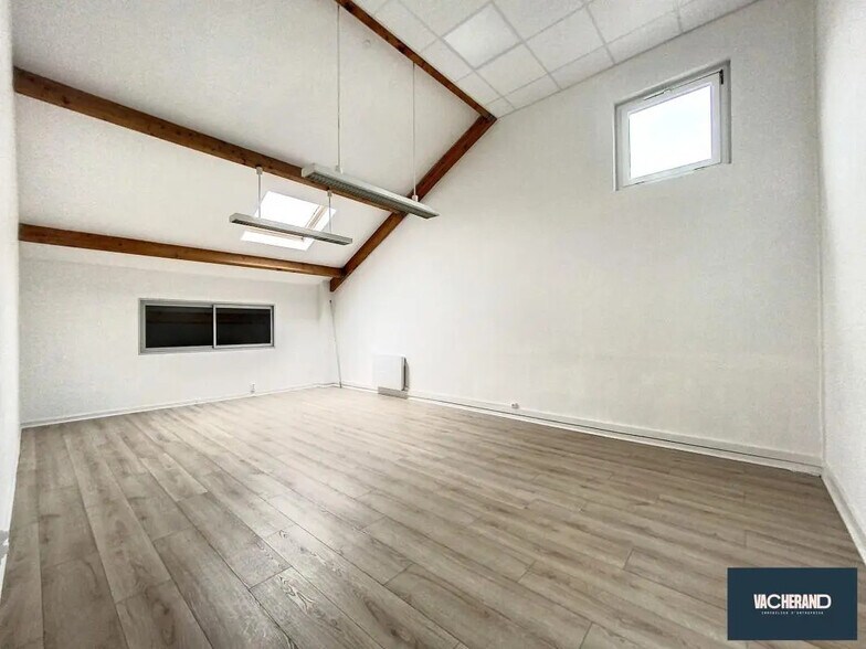 Bureau dans Aulnoy-lez-Valenciennes à louer - Photo de l’immeuble – Image 3 sur 6