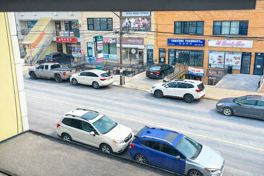 4234 162nd St, Flushing, NY à louer - Photo de l’immeuble – Image 2 sur 8