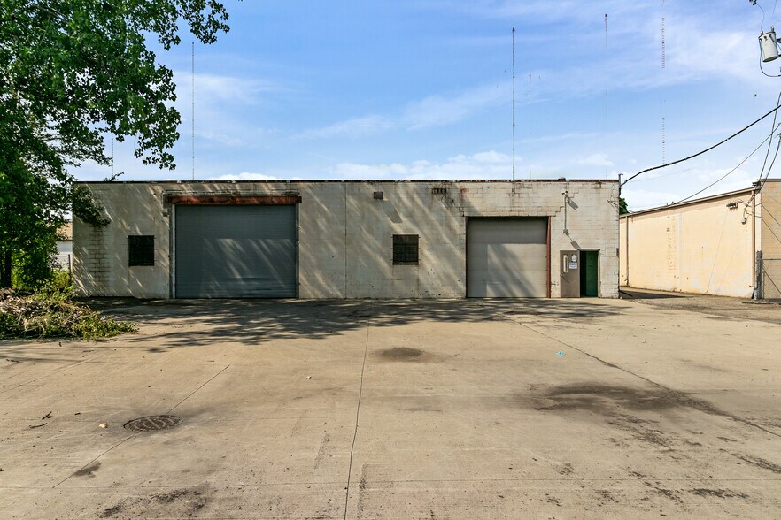 32537 Parklane Ave, Garden City, MI à vendre - Photo de l’immeuble – Image 2 sur 5
