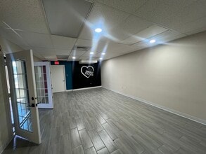 5118 N 56th St, Tampa, FL à louer Photo intérieure– Image 2 sur 8