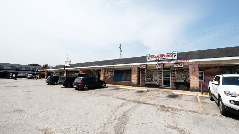 6615-6627 Brittmoore Rd, Houston, TX à louer - Photo de l’immeuble – Image 2 sur 16
