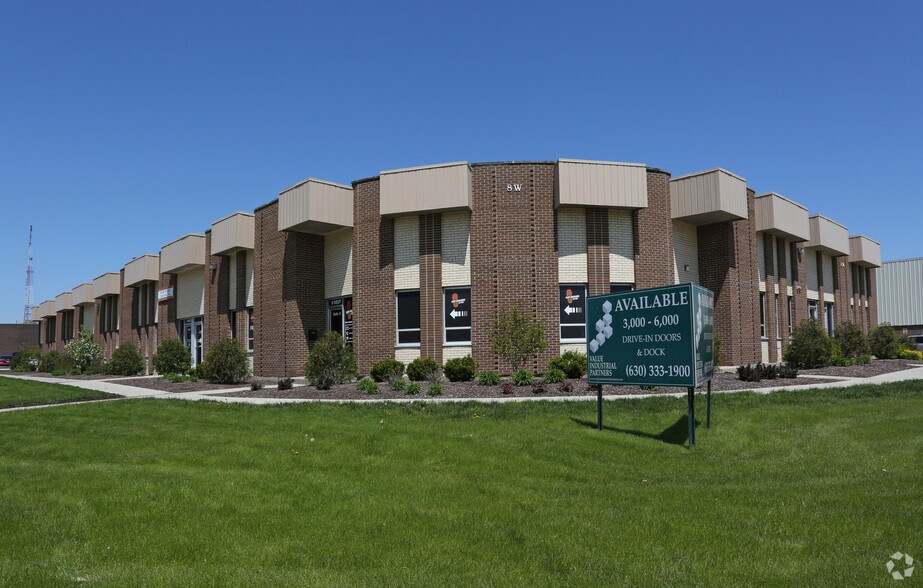 8 W College Dr, Arlington Heights, IL à louer - Photo principale – Image 1 sur 4