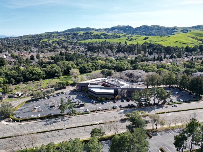 100 Park Pl, San Ramon, CA à louer - Photo de l’immeuble – Image 2 sur 15