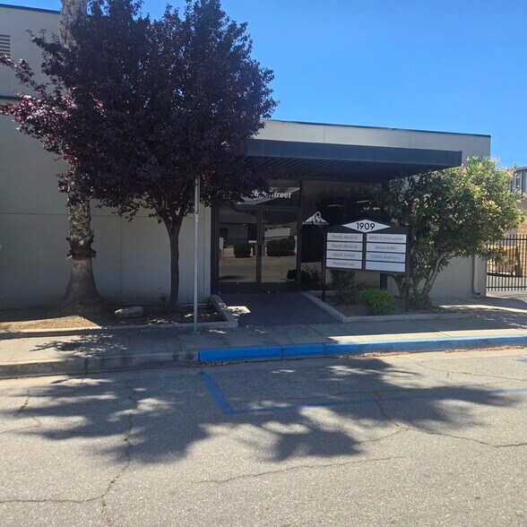 1909 16th St, Bakersfield, CA à louer - Photo de l’immeuble – Image 3 sur 8