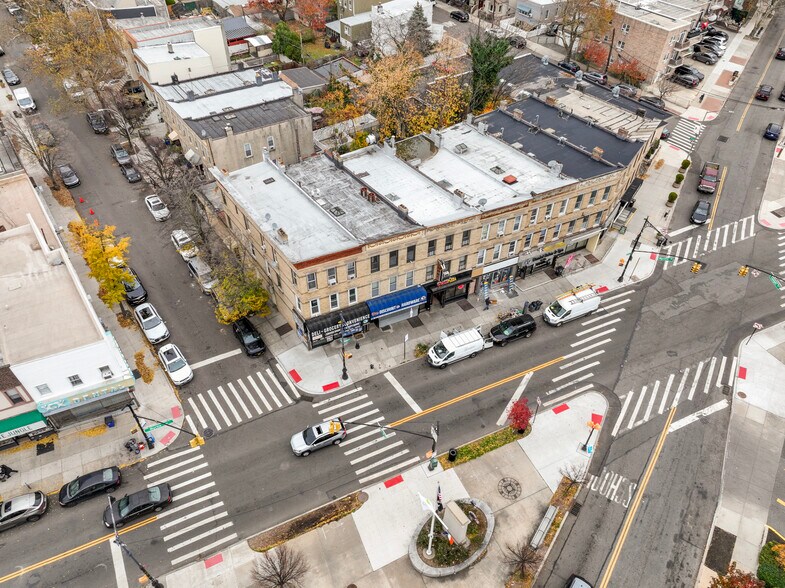 70-03 Myrtle Ave, Glendale, NY à vendre - Photo de l’immeuble – Image 3 sur 6