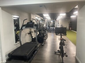 19458 Ventura Blvd, Tarzana, CA à louer Photo intérieure– Image 2 sur 4