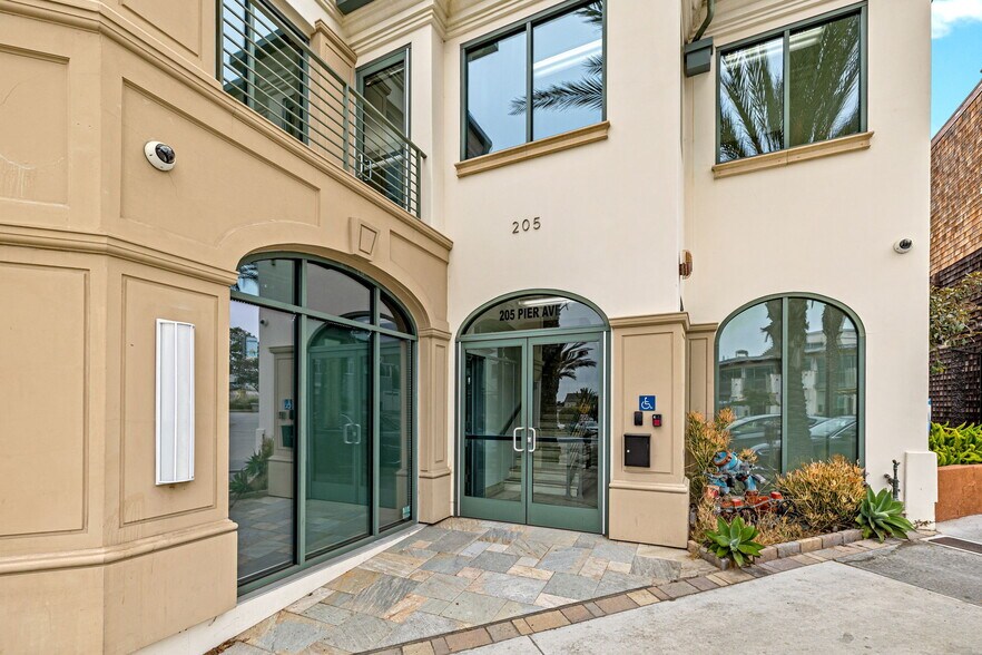 205 Pier Ave, Hermosa Beach, CA à louer - Photo de l’immeuble – Image 2 sur 17