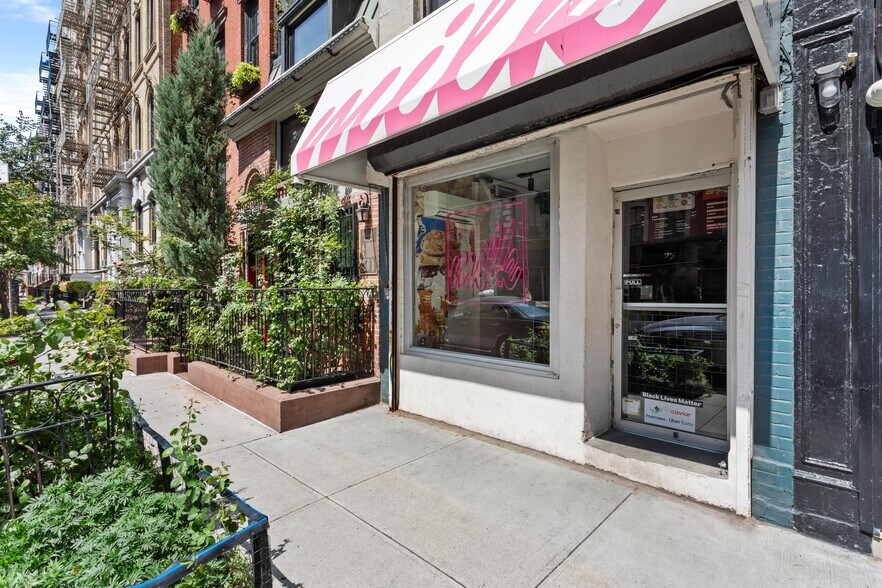 251 E 13th St, New York, NY à louer - Photo principale – Image 1 sur 6