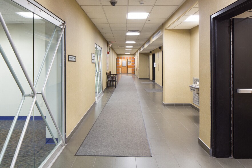 444 Merrick Rd, Lynbrook, NY à louer - Photo intérieure – Image 2 sur 6