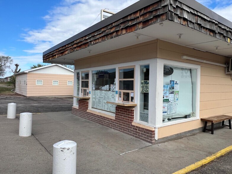 112 McPherson St, Crawford, NE à vendre - Photo de l’immeuble – Image 2 sur 34