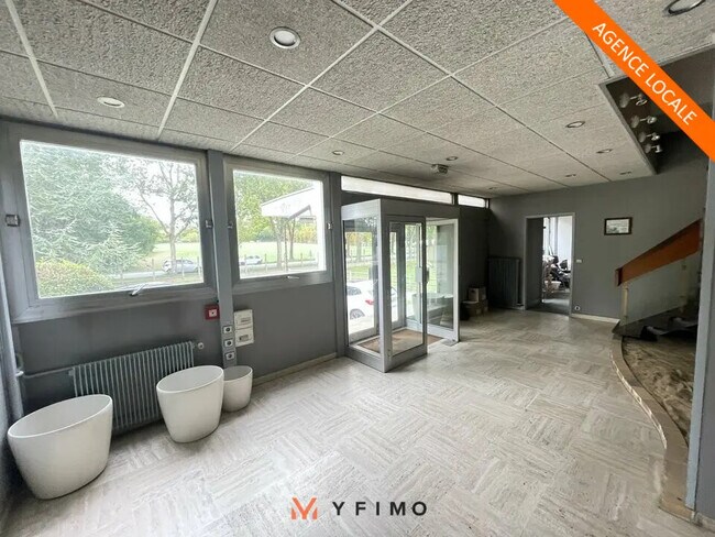 Plus de détails pour Local d'activités à louer